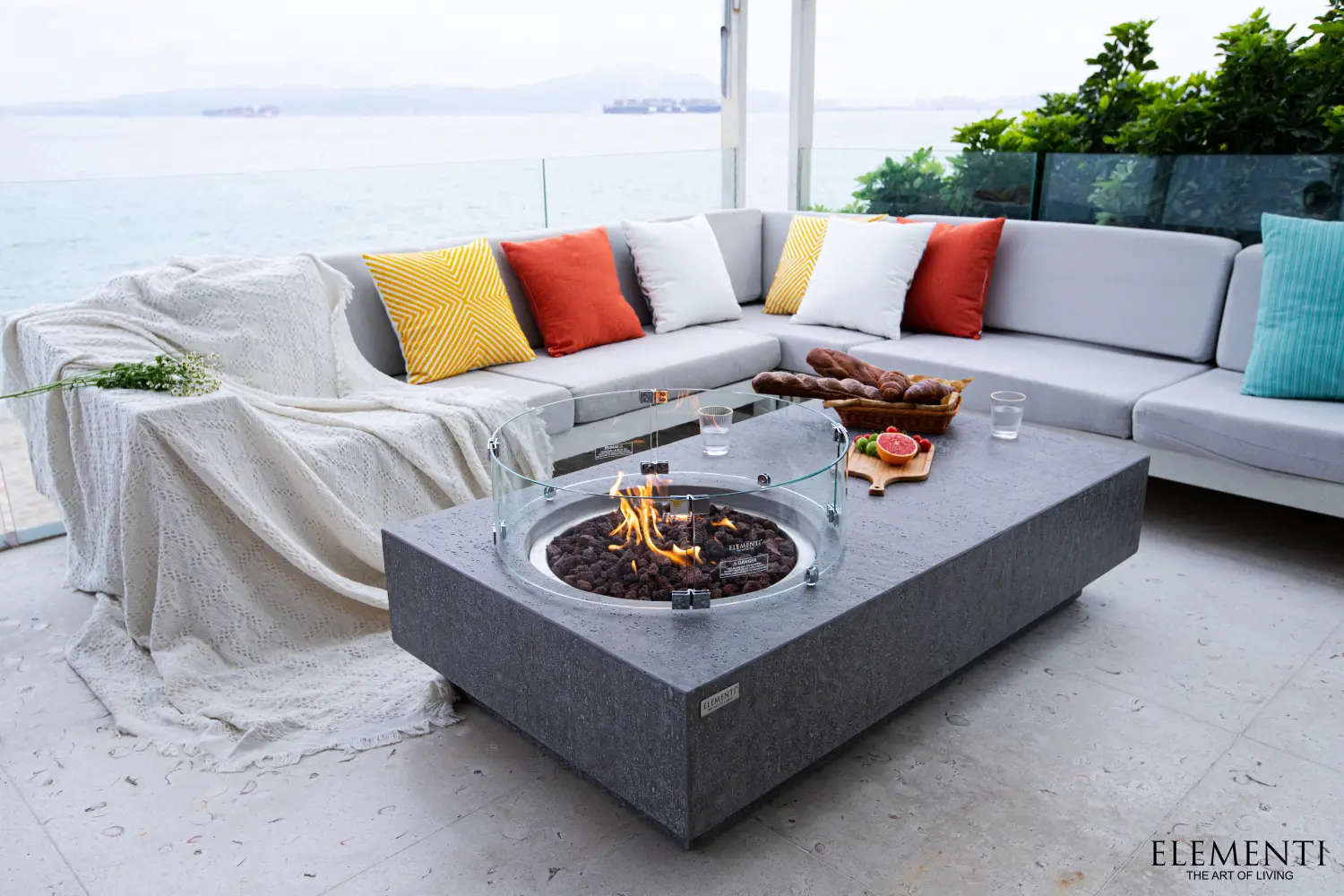 FeuertischeFeuerstellen & Designmöbel von Elementi® – stilvolle Wärme für draußen von Gartenbau Neumann
